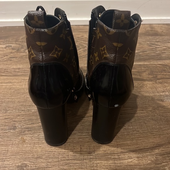 Women Louis Vuitton boots - Picture 3 of 6